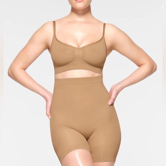 SKIMS seamless sculpt mid waist mid thigh short size S - Picture 1 of 5